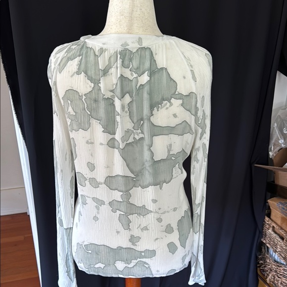 Gray and White Long Sleeve Tie Front Blouse - Picture 5 of 7